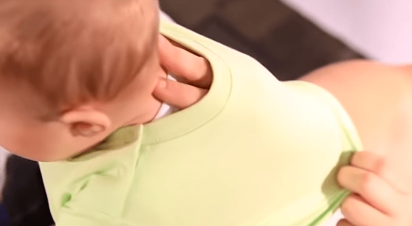 Give support to baby's head